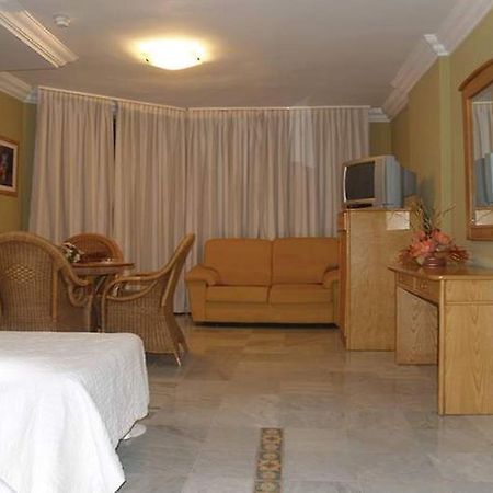Apartmán Rocamar La Línea de la Concepción Pokoj fotografie